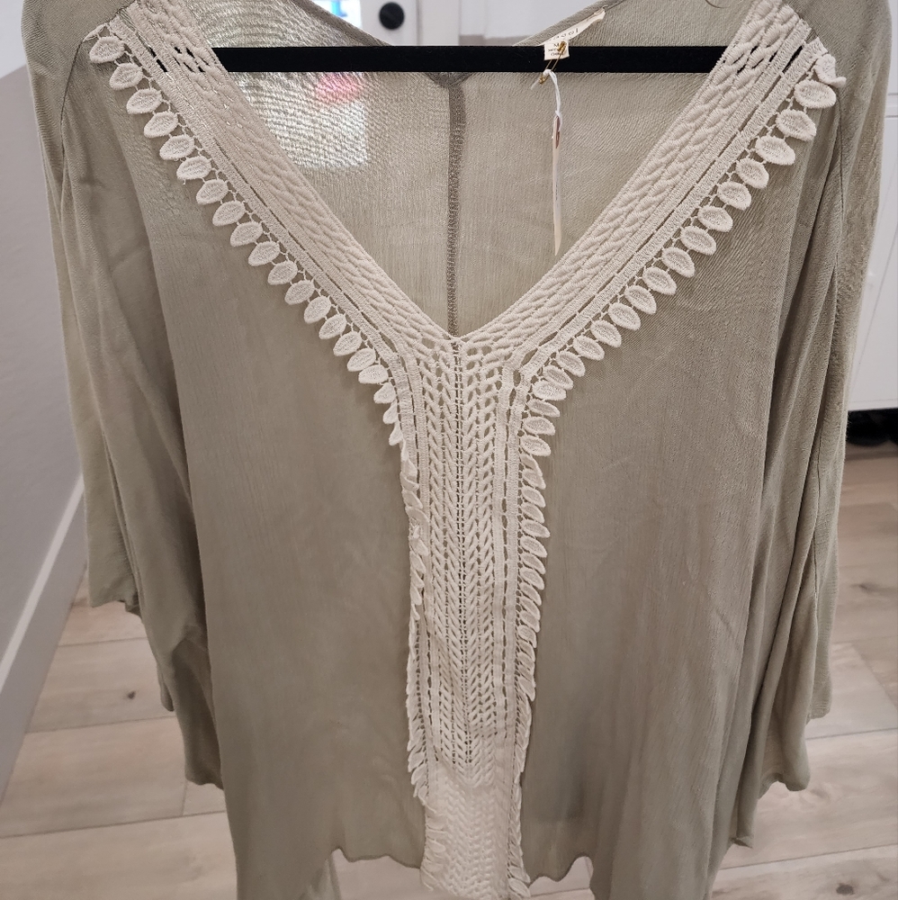 Adorable flowy top with crochet detail